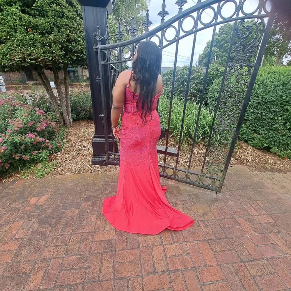 Elegant/formal Prom dress - Picture 4 of 6